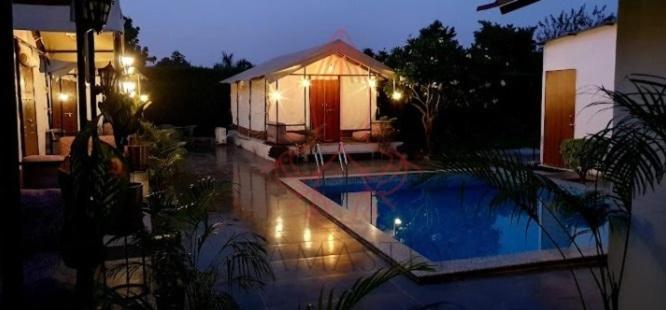 Luxury Farmhouse In Chhatarpur With Pool نيودلهي المظهر الخارجي الصورة