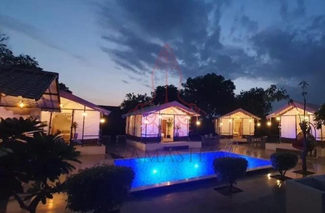 Luxury Farmhouse In Chhatarpur With Pool نيودلهي المظهر الخارجي الصورة