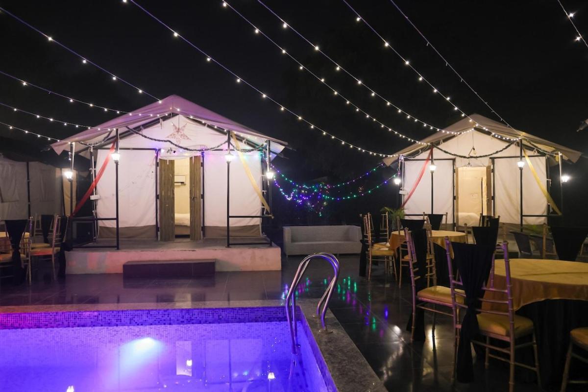 Luxury Farmhouse In Chhatarpur With Pool نيودلهي المظهر الخارجي الصورة